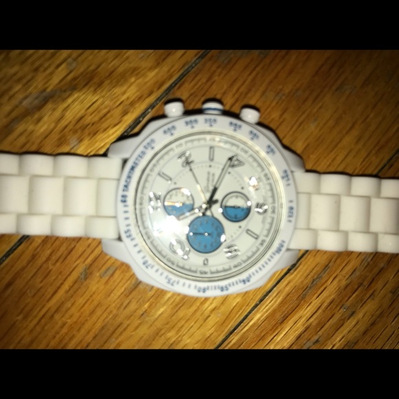 White watch - Picture 2 of 3